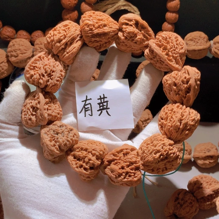 红***客手串文玩核桃南疆石