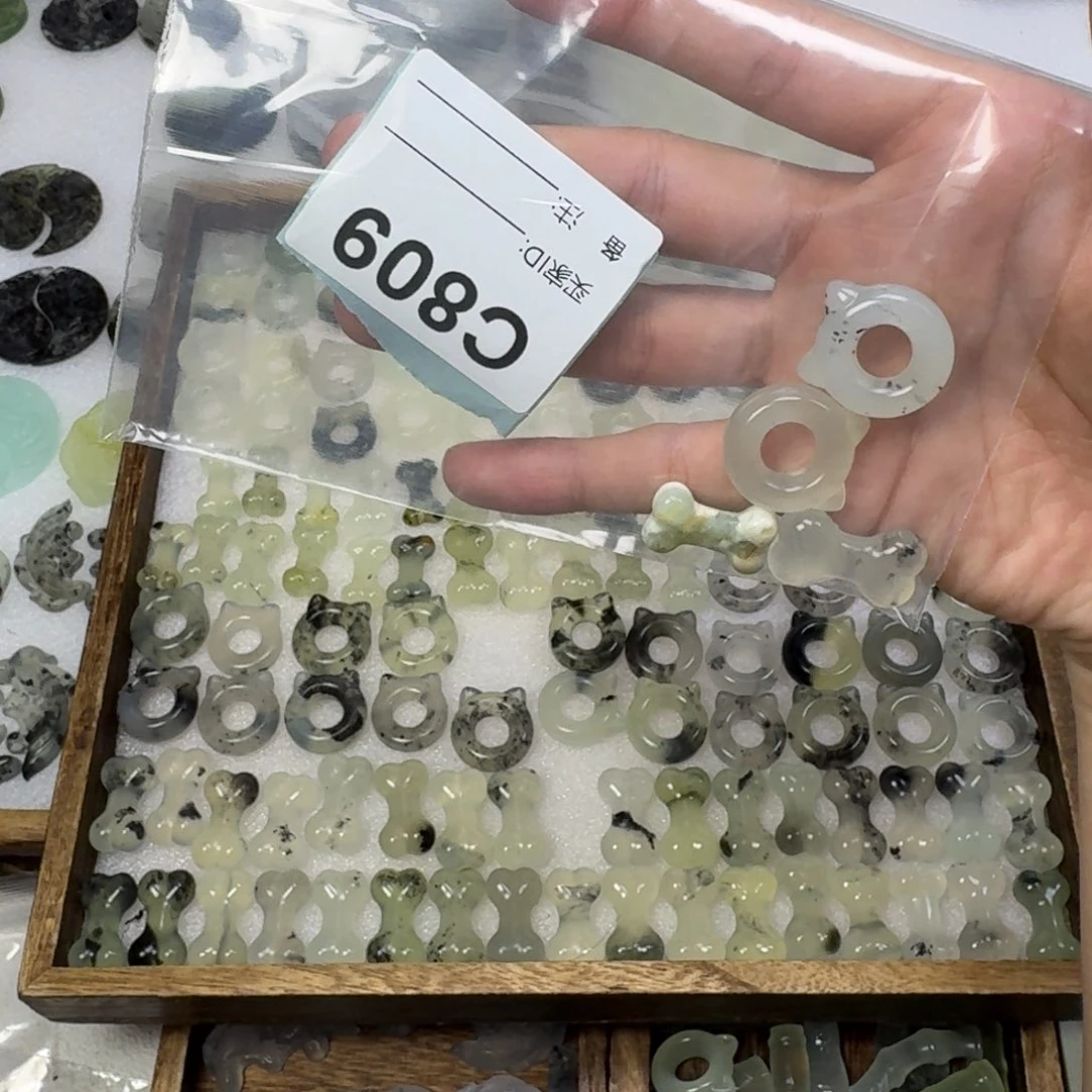 Q***虫蛇纹石玉未镶嵌吊坠