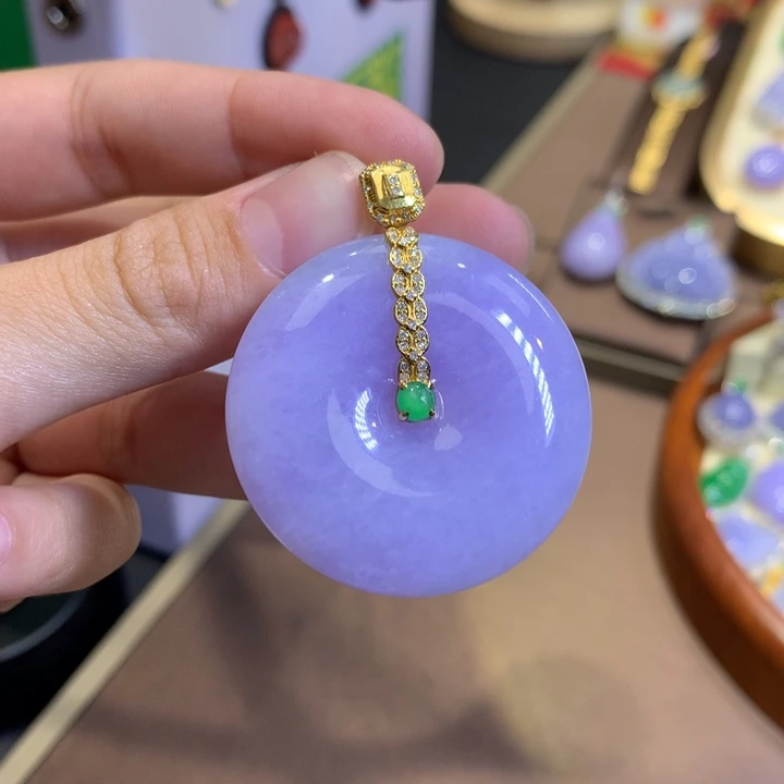 翡翠18K金镶嵌颈饰翡翠