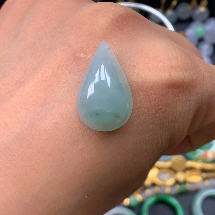 翡翠未镶嵌颈饰水滴
