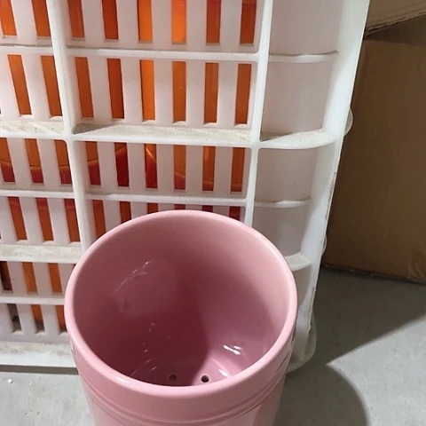 微瑕，不能明火，口径10，高14有底座，粉