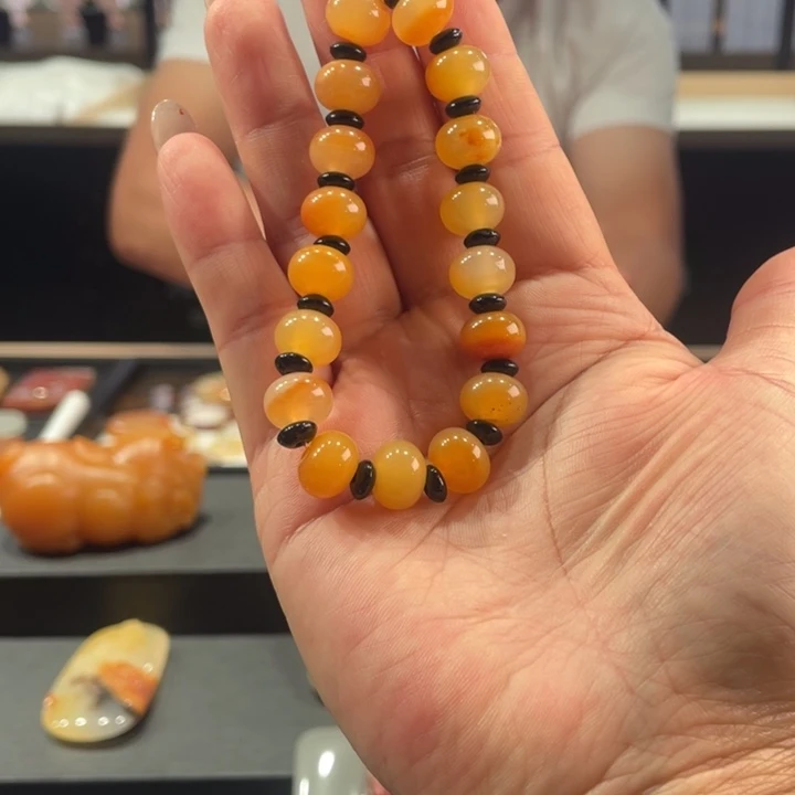 石英岩玉未镶嵌颈饰