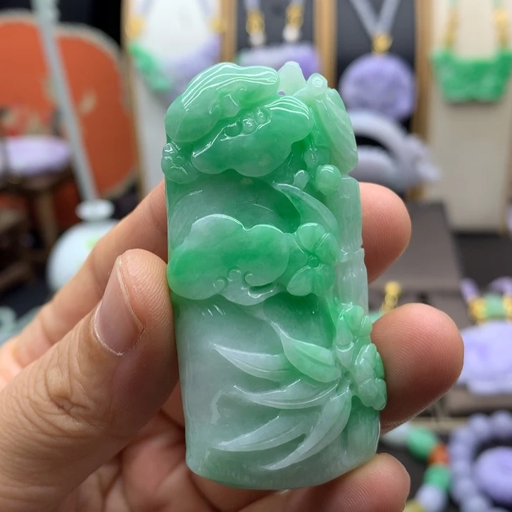 翡翠未镶嵌吊坠(赠链)