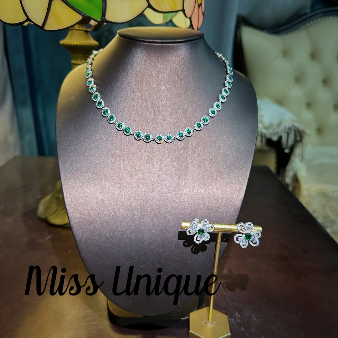 S6828整圈两颗绿色太阳花项链套装