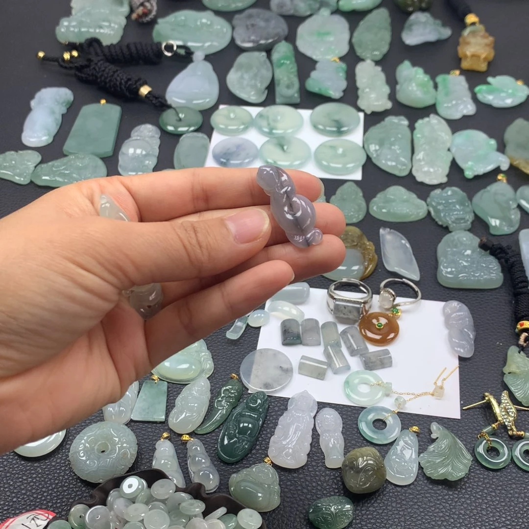 翡翠颈饰未镶嵌蛇