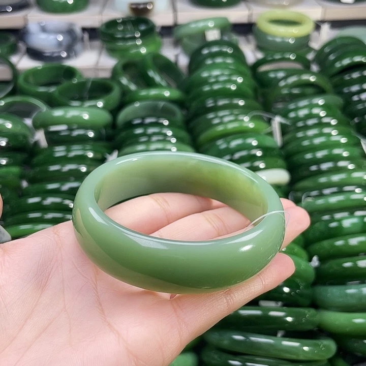 未镶嵌手镯和田玉（碧玉）彩***子