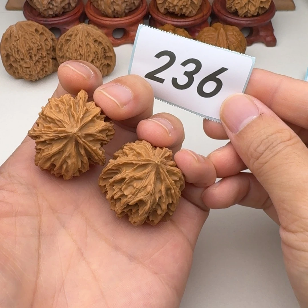 吊坠文玩核桃岐山三棱34
