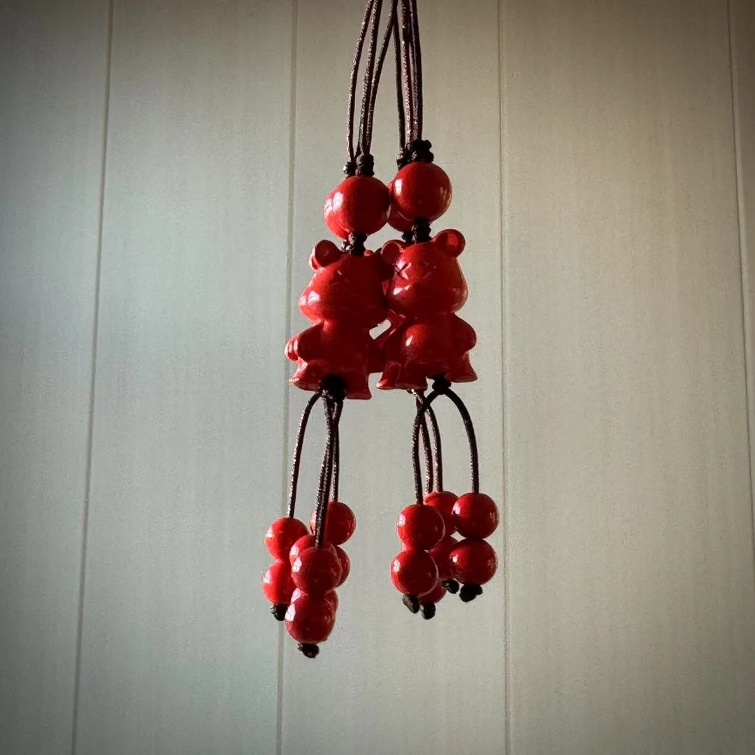 含辰砂工艺品S1374【貝勒爺】 朱砂雕刻小熊挂件（多样性发其一）