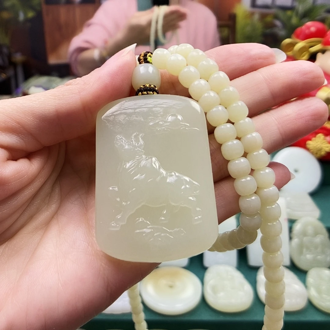 和田玉未镶嵌颈饰004牛生肖吊坠