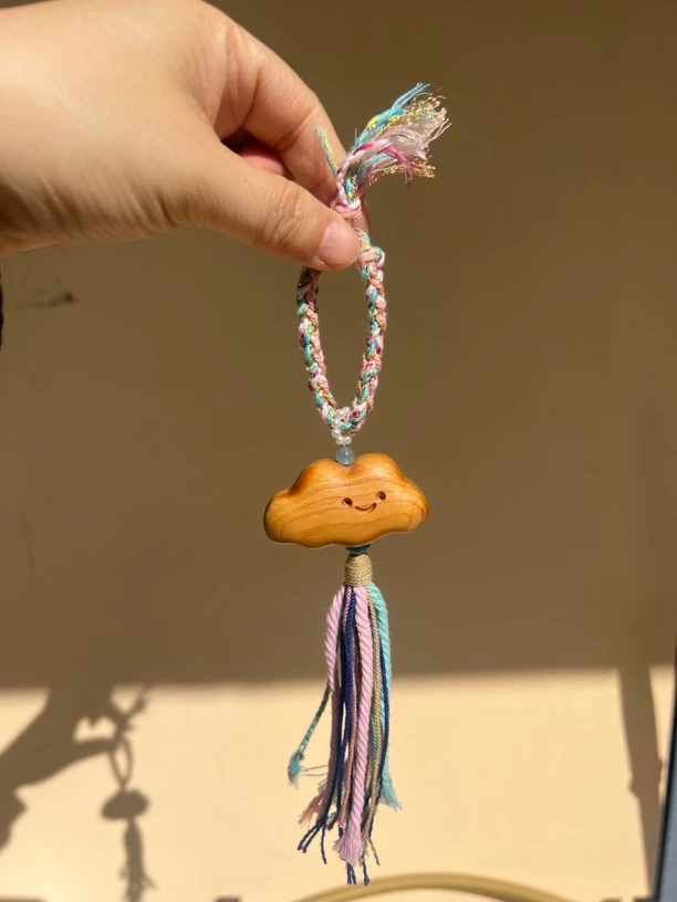 天然崖柏微笑云朵流苏挂件包挂车挂流行饰品礼物