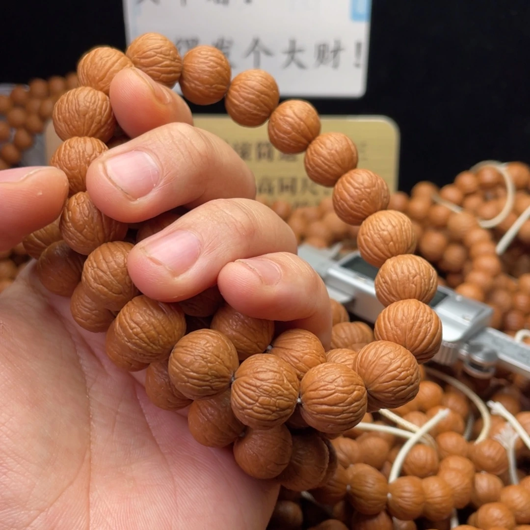 吊坠猴头核桃凤羽