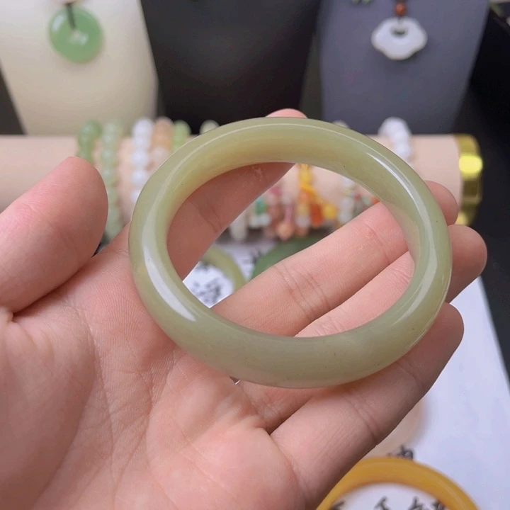 东陵石手镯未镶嵌60