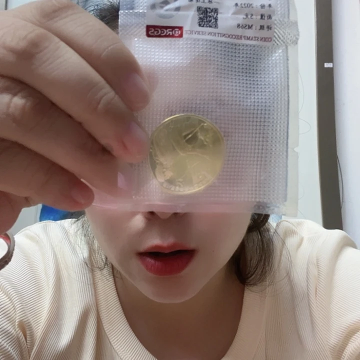 曼曼专属冬奥会冰上运动纪念币