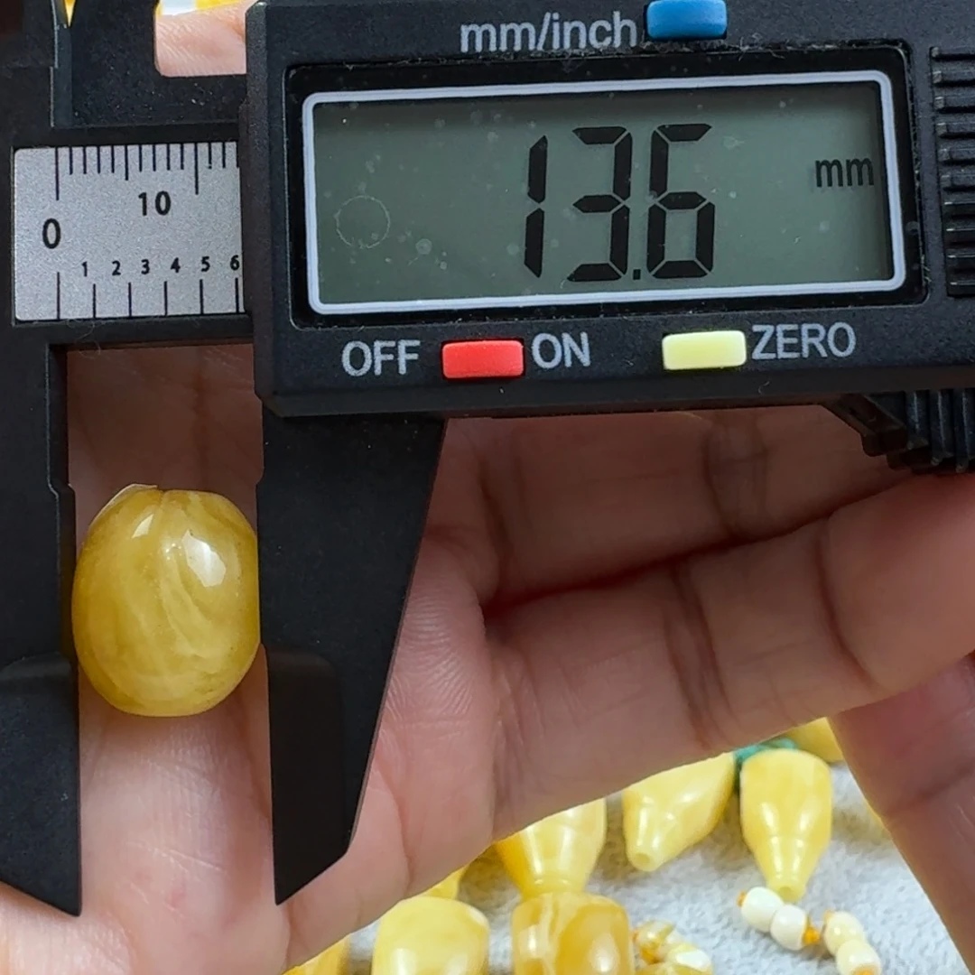 蜜蜡未镶嵌裸石29杂