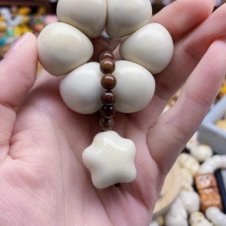白玉菩提吊坠牙果蒜瓣