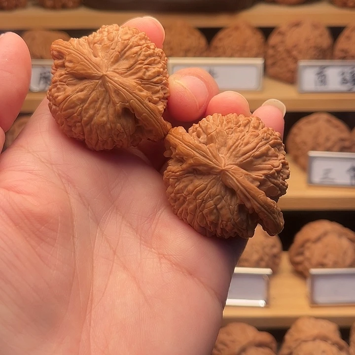 文玩核桃把件45白狮子