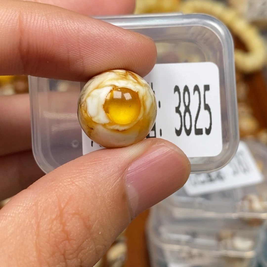 骑***儿蜜蜡未镶嵌珠宝奇石3825