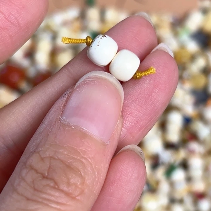 未镶嵌蜜蜡裸石6.9mm一对