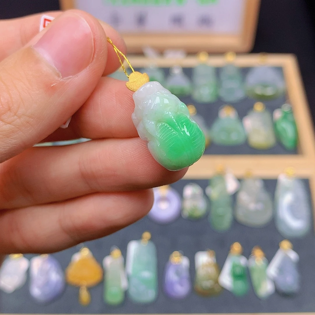 翡翠18K金镶嵌颈饰翡翠