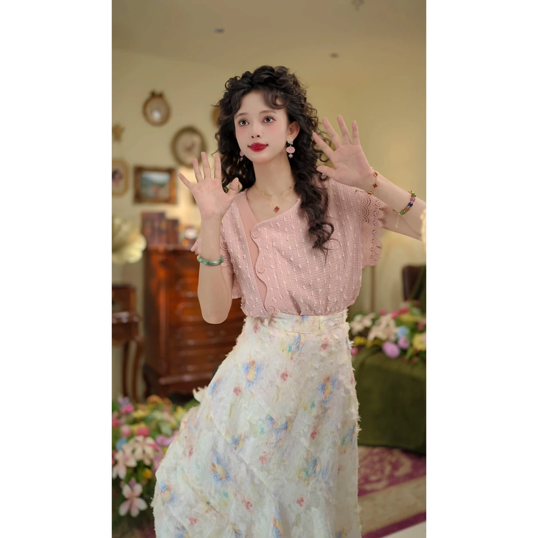 扣子家【多巴胺燃料】港风复古镂空提花T恤设计感减龄上衣KK0726011