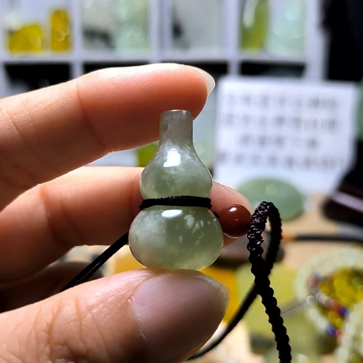 ㇏***心岫玉未镶嵌颈饰天然岫玉吊坠挂件