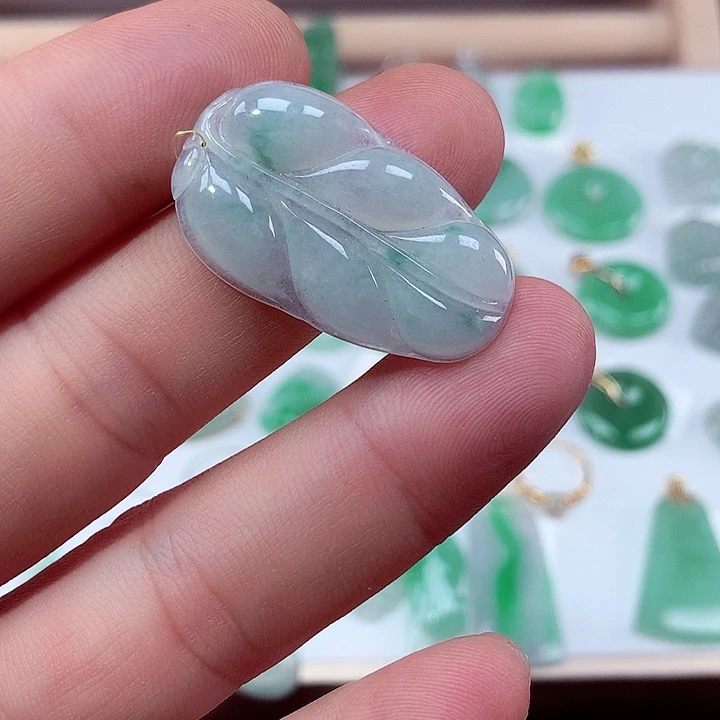 翡翠未镶嵌颈饰吊坠