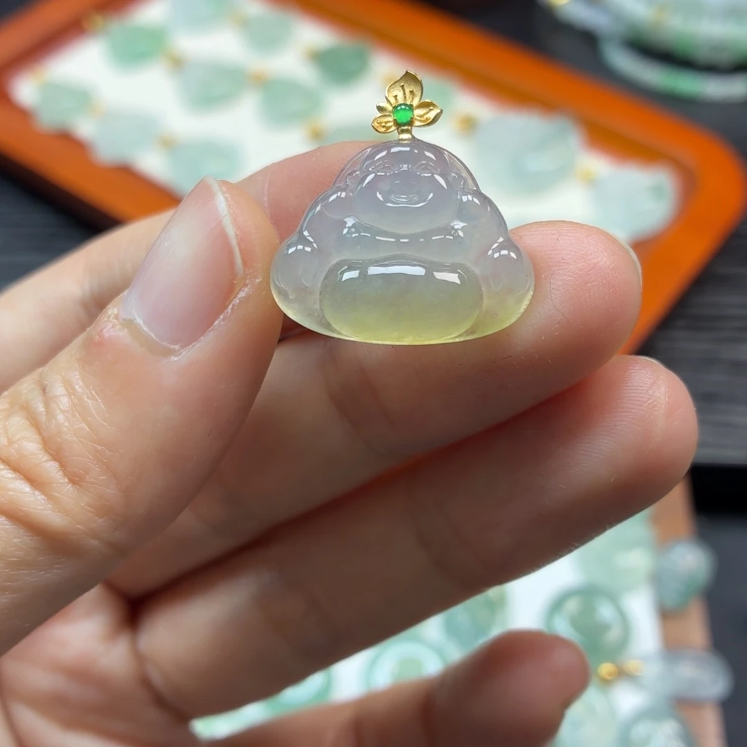 翡翠18K金镶嵌颈饰佛公