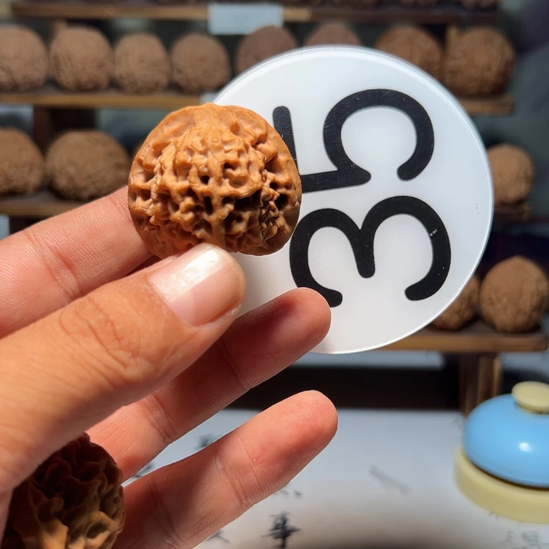3*1文玩核桃，白色35号