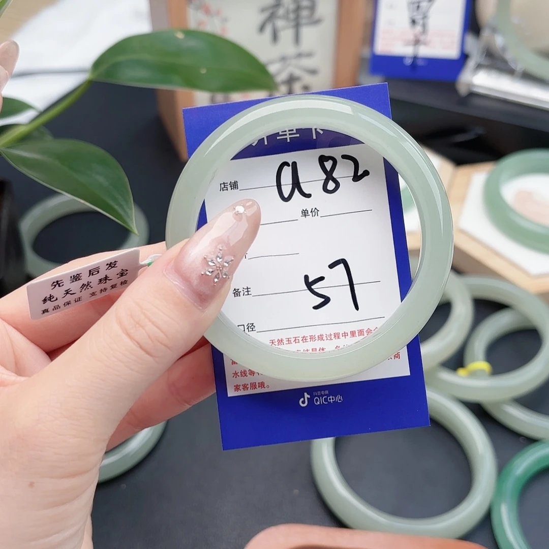 南***意石英质玉未镶嵌手镯