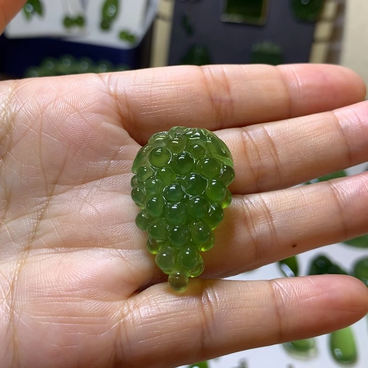 岫玉未镶嵌颈饰吊坠