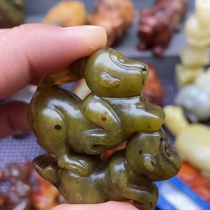 未镶嵌蛇纹石玉颈饰