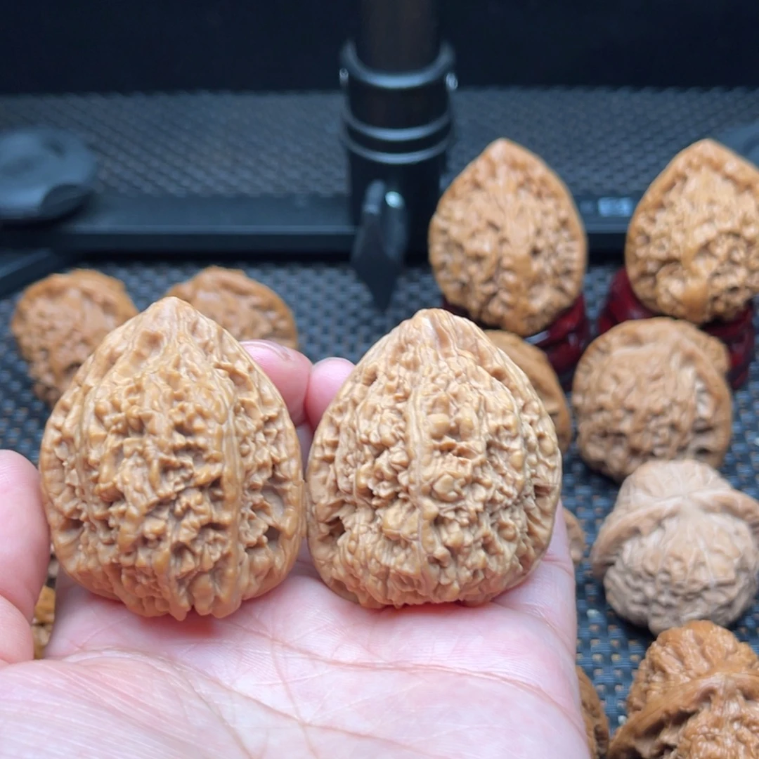 停***云文玩核桃吊坠核尊