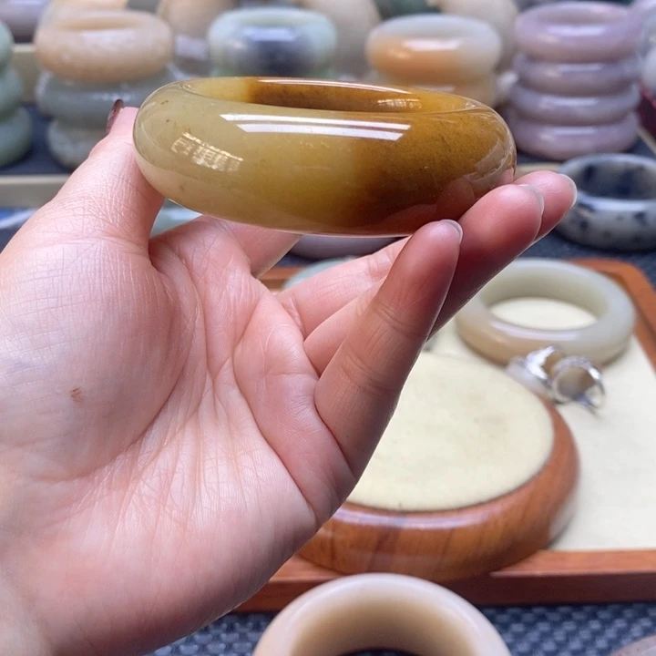 石英岩玉手镯未镶嵌小*萝