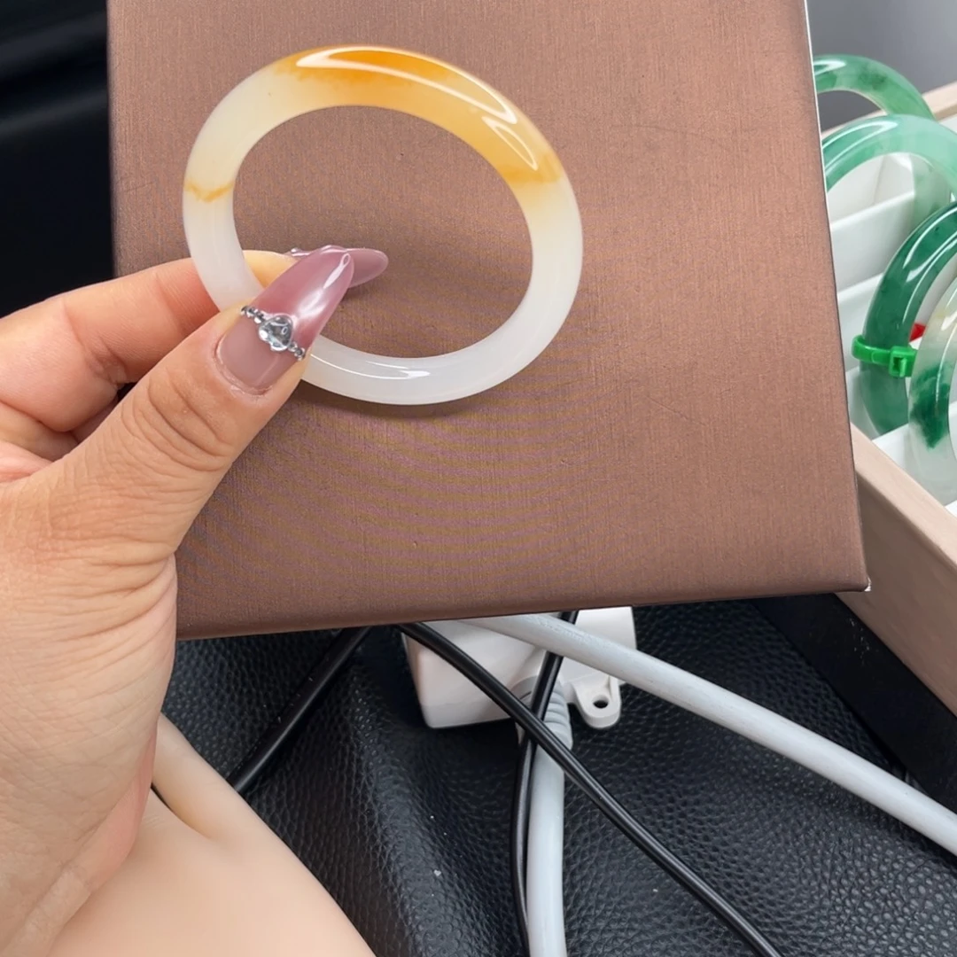 石英质玉未镶嵌手镯