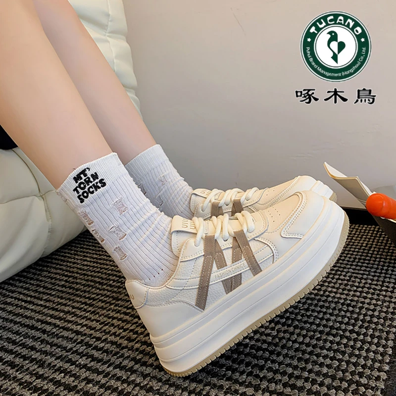 啄木鸟小白鞋女2025新款秋季学生百搭厚底增高板鞋防滑轻便运动鞋