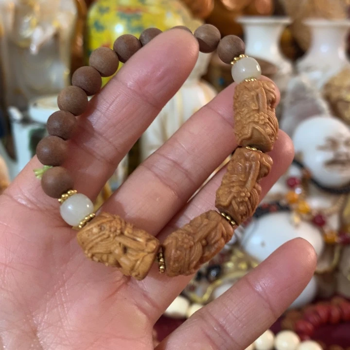 石材摆件等各种工具进行