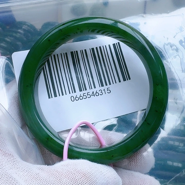 和田玉（碧玉）手镯未镶嵌6162包容