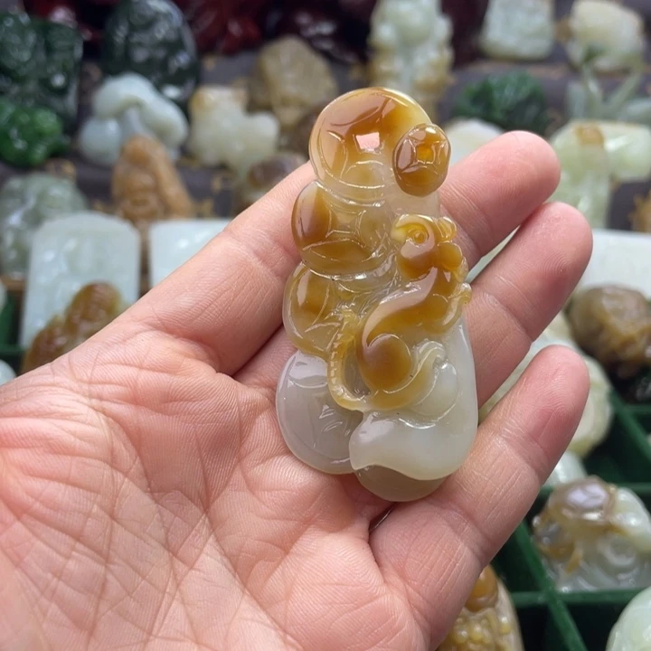 不***你和田玉（糖玉）未镶嵌颈饰