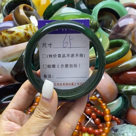 玛瑙/玉髓手镯未镶嵌春****?