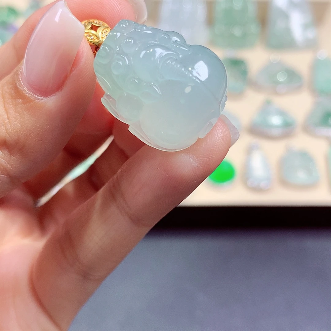 翡翠18K金镶嵌颈饰翡翠