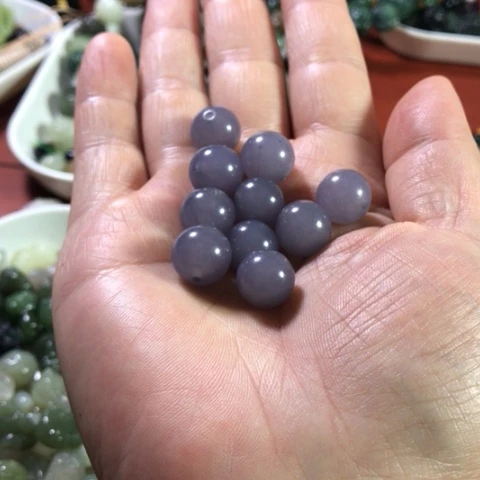和田玉（糖玉）未镶嵌颈饰山**泉