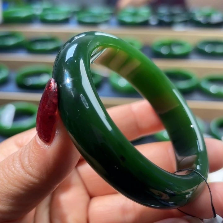 未镶嵌手镯和田玉栾*彤