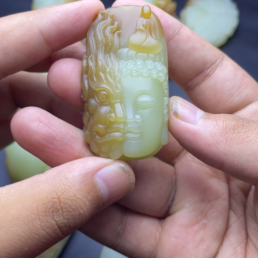 颈饰未镶嵌和田玉（糖玉）
