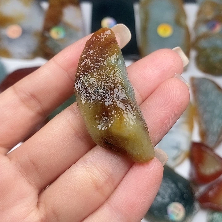 颈饰未镶嵌翡翠天然