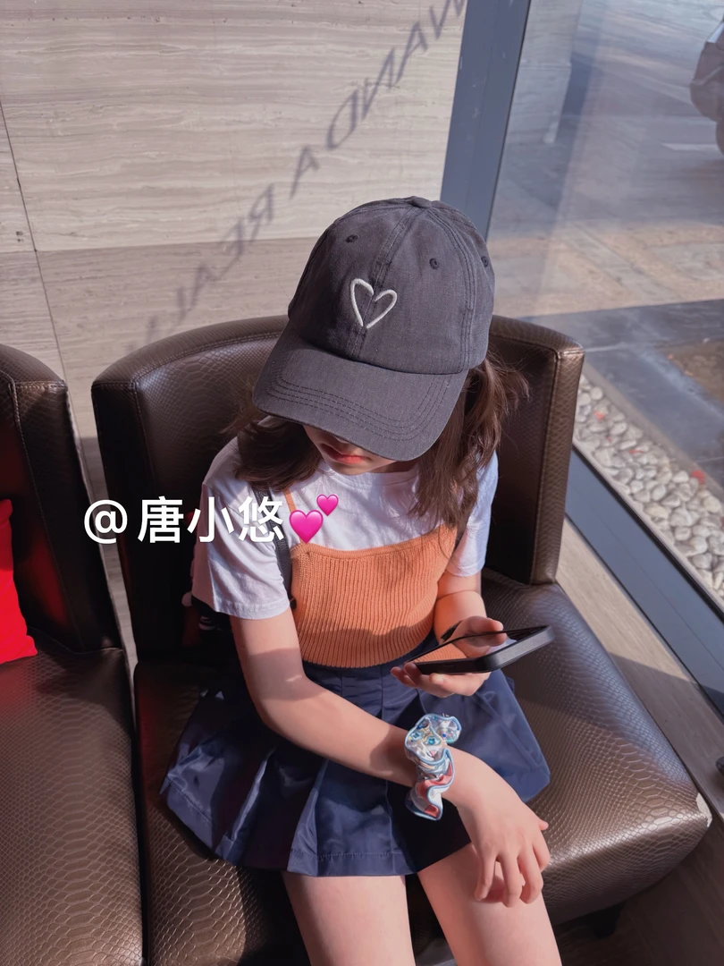 唐小悠 童装定制款 上新2025小悠同款 质感藏青色百褶裙