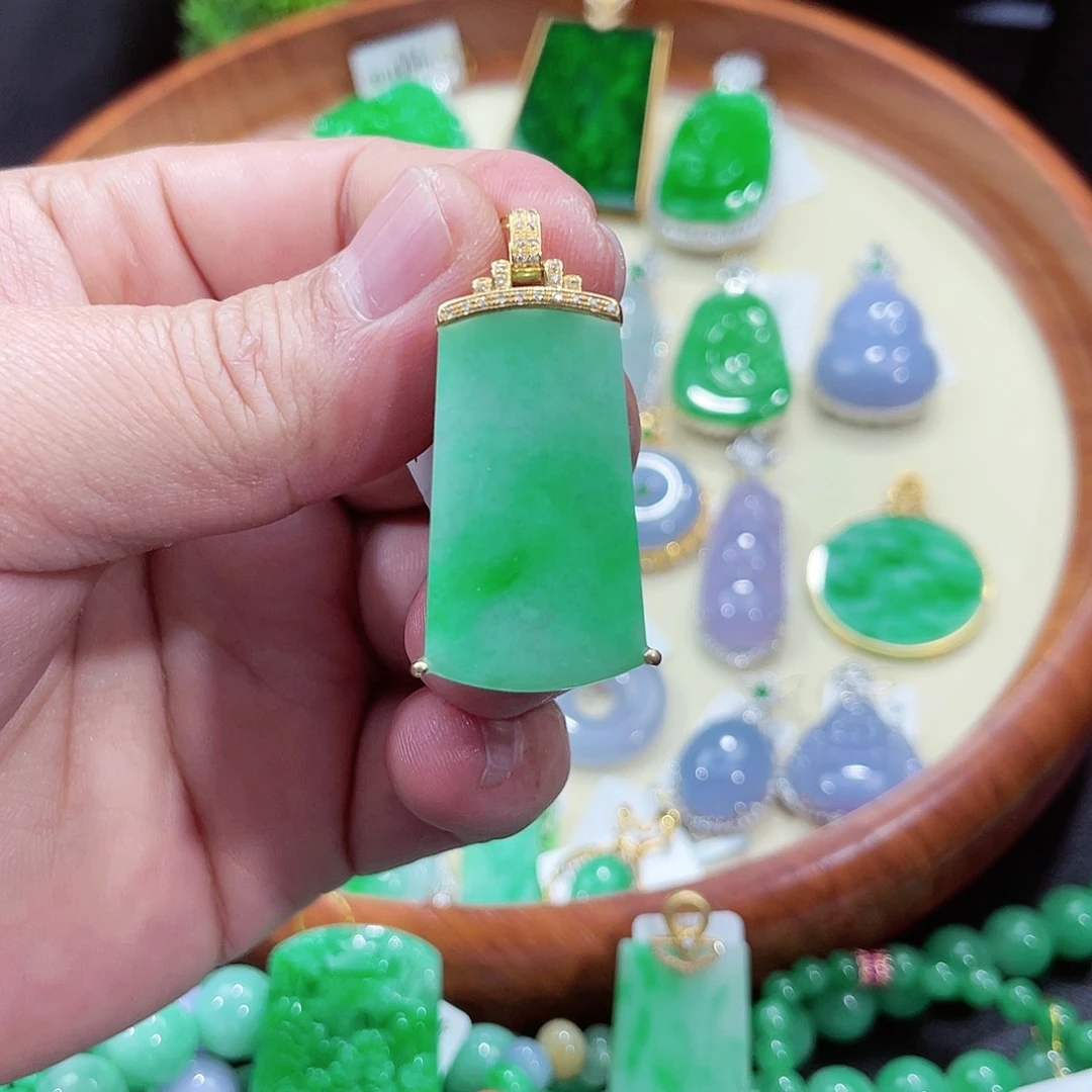 翡翠吊坠(不含链)18K金镶嵌