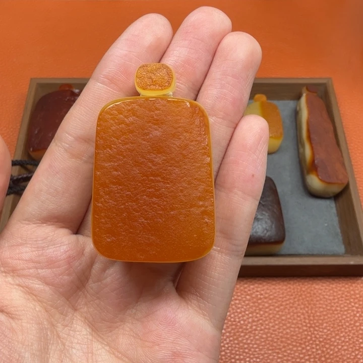 蜜蜡未镶嵌吊坠(赠链)