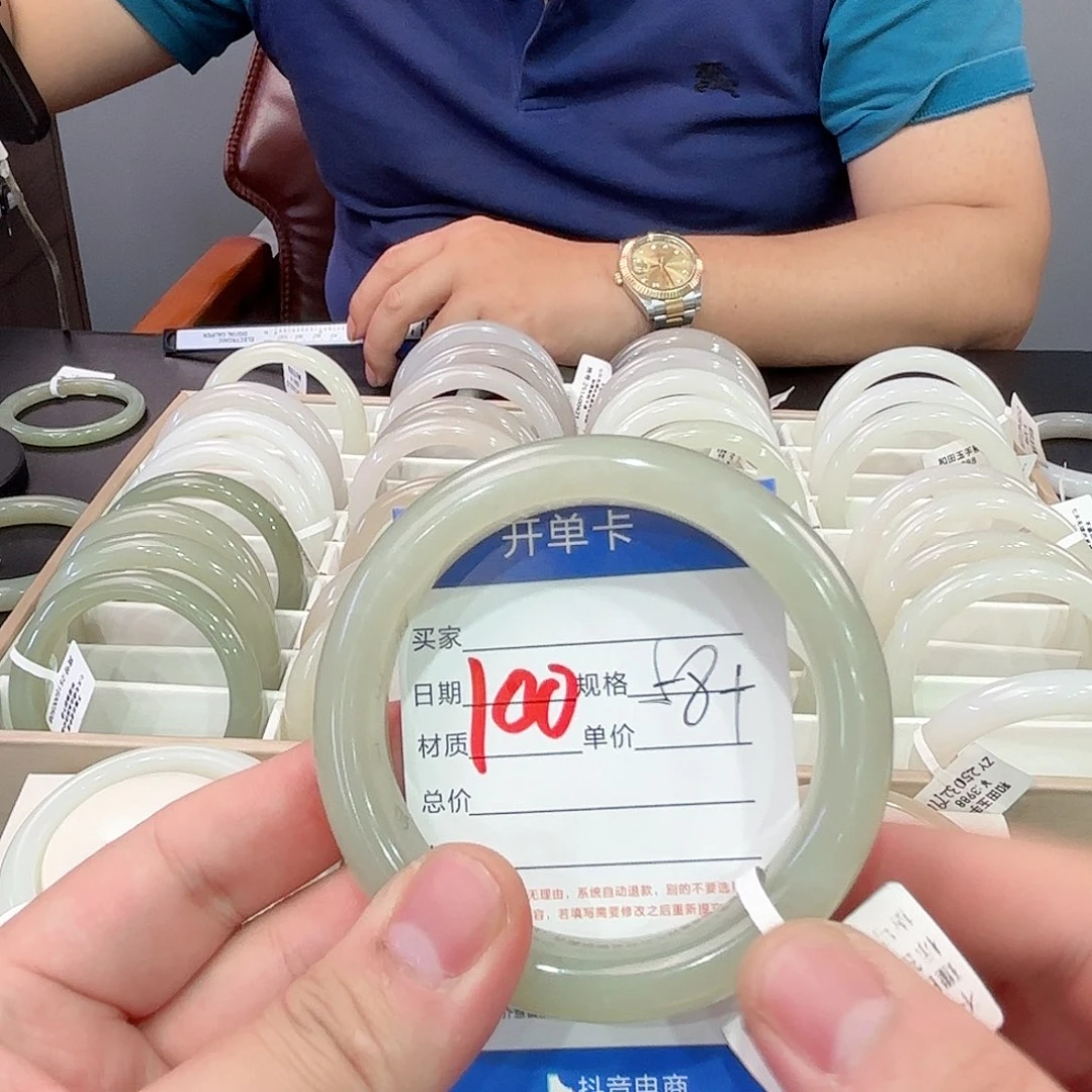 和田玉手镯未镶嵌