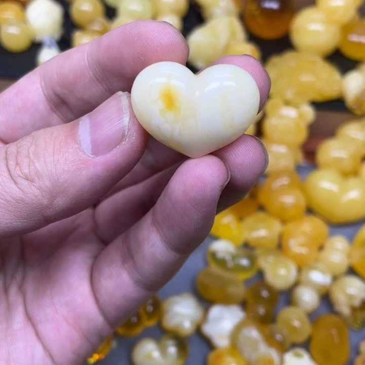 琥珀未镶嵌珠宝奇石