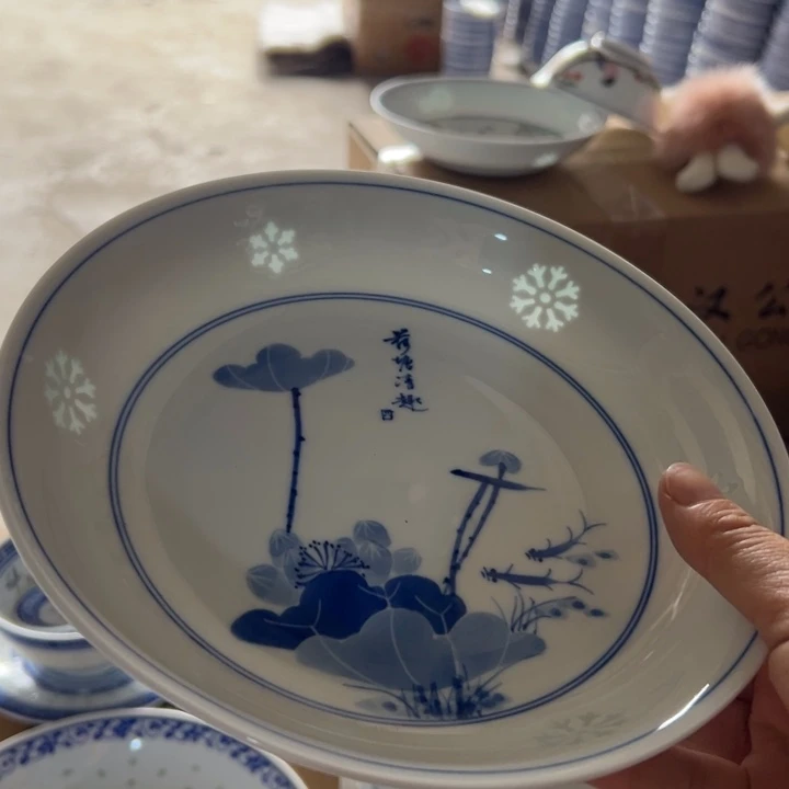 陶手绘雕刻8寸荷花盘子